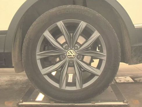 Used 2022 Volkswagen Tiguan SE FWD image 25