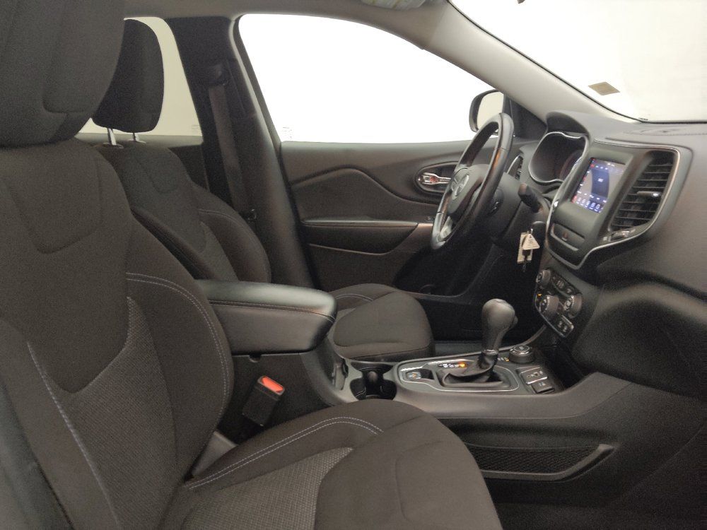 Used 2020 Jeep Cherokee Latitude w/ Cold Weather Group AWD/4WD image 21