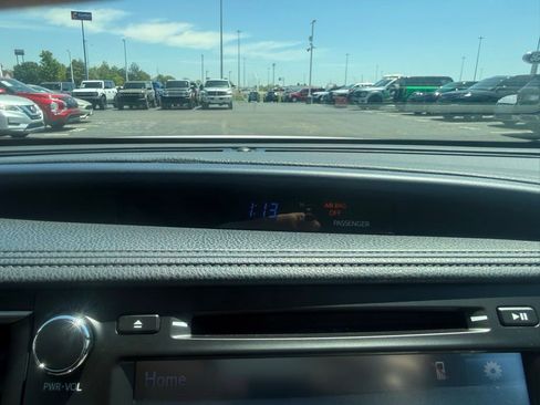 Used 2019 Toyota Highlander XLE AWD/4WD image 17