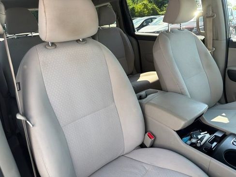 Used 2018 Kia Sedona LX FWD image 28