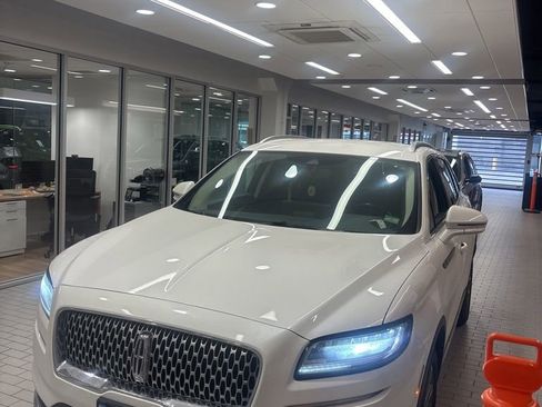 Used 2021 Lincoln Nautilus AWD w/ Equipment Group 101A image 2