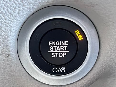 Used 2024 Chrysler Pacifica Touring-L FWD image 27