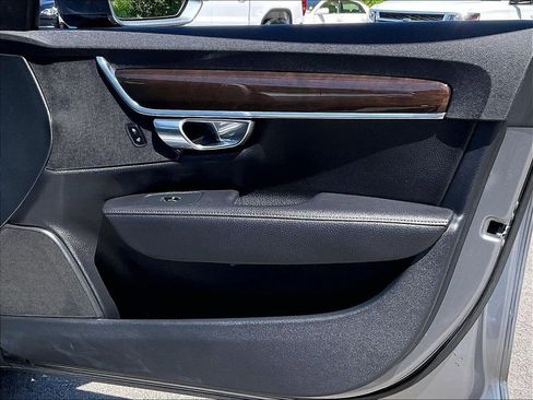 Used 2018 Volvo S90 T5 Momentum w/ Convenience Package FWD image 25