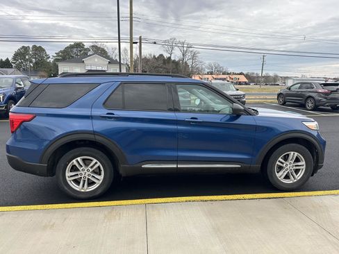Used 2021 Ford Explorer XLT image 4