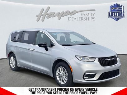 New 2026 Chrysler Pacifica Select