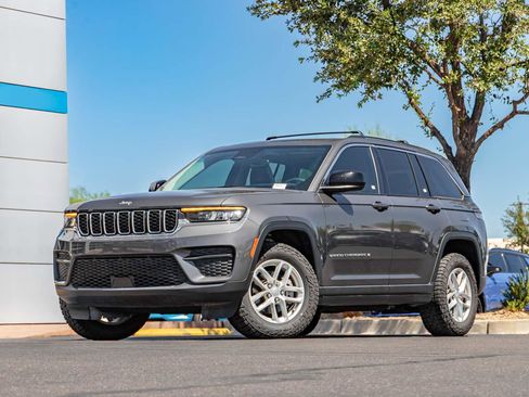 Used 2024 Jeep Grand Cherokee Laredo X AWD/4WD image 1