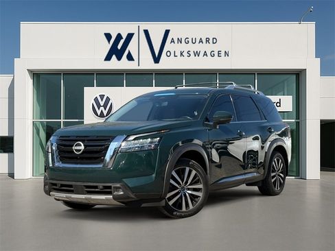 Used 2023 Nissan Pathfinder Platinum image 1