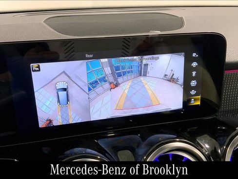 Used 2022 Mercedes-Benz GLB 250 4MATIC image 29