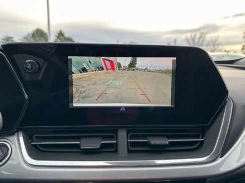 Used 2024 Chevrolet Trax LT image 24