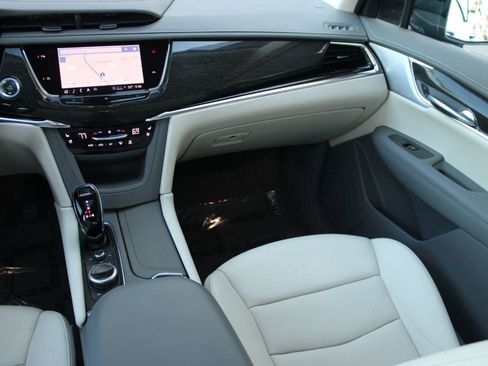 Used 2021 Cadillac XT6 Premium Luxury image 29