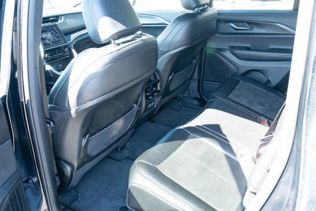 Certified 2025 Jeep Grand Cherokee Altitude AWD/4WD image 26