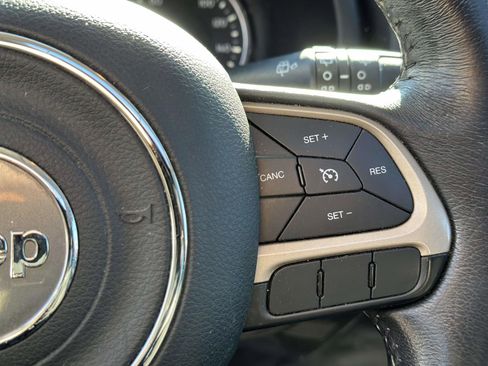 Used 2015 Jeep Renegade Latitude w/ Popular Equipment Group image 15