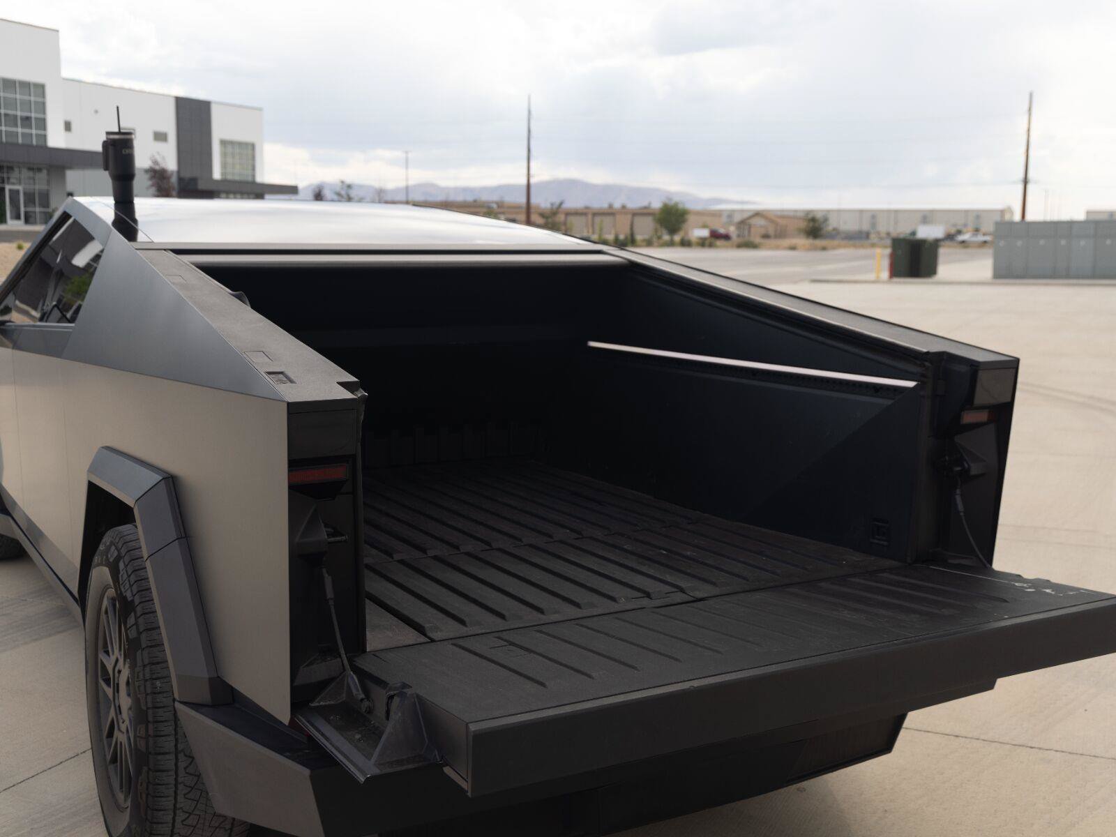 Used 2025 Tesla Cybertruck AWD Crew Cab image 27