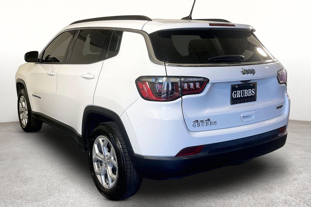 Used 2024 Jeep Compass Latitude AWD/4WD image 14