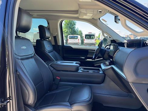Used 2025 Ford Expedition Platinum AWD/4WD image 38
