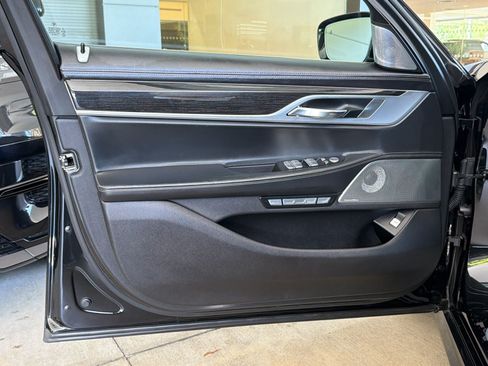 Used 2017 BMW ALPINA B7 xDrive AWD/4WD image 21