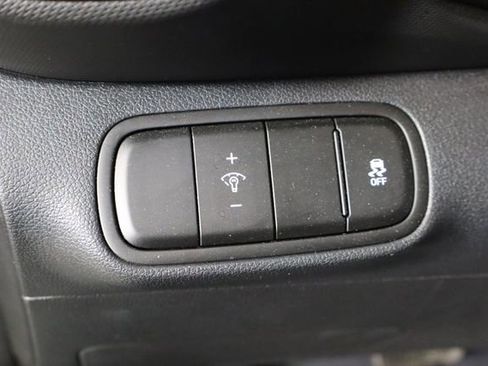 Used 2025 Hyundai Venue SE FWD image 23
