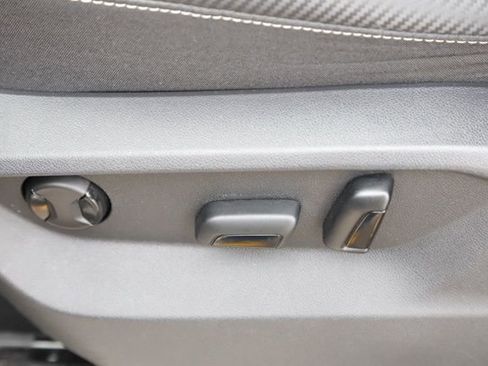 Used 2022 Volkswagen Atlas Cross Sport SE image 16