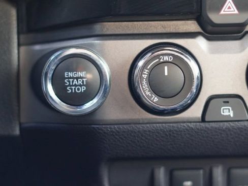 Used 2017 Toyota Tacoma TRD Off-Road image 28