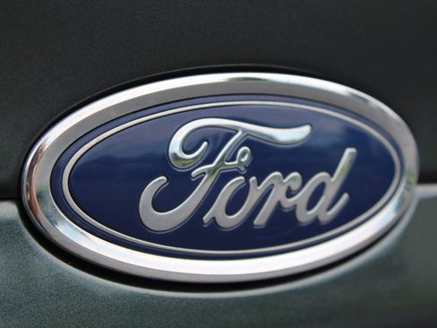 Used 2015 Ford Fusion SE w/ Equipment Group 202A FWD image 8