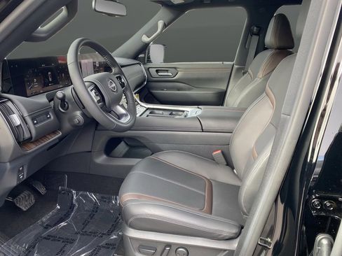New 2025 Nissan Armada SL w/ Captain's Chari Seat Package image 4