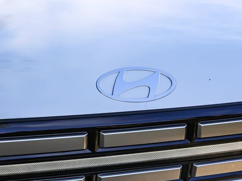 New 2026 Hyundai Santa Fe SE image 5