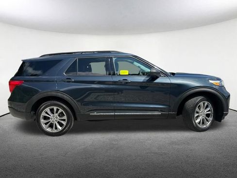Used 2022 Ford Explorer XLT w/ Equipment Group 202A AWD/4WD image 18