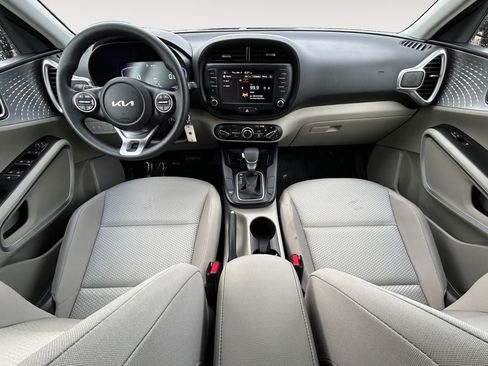 Used 2025 Kia Soul LX FWD image 13