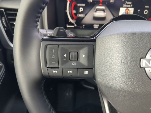 Used 2025 Nissan Rogue SL w/ Tech Package image 19