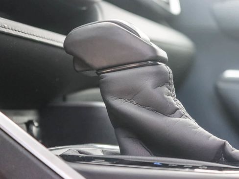 Used 2020 Toyota Highlander LE image 21