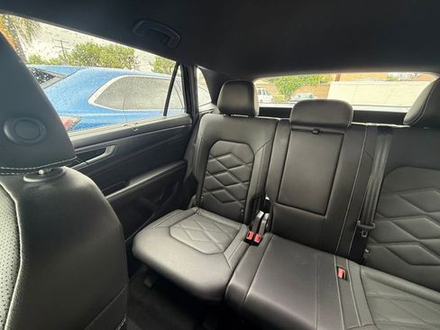 Used 2025 Volkswagen Atlas Cross Sport SE image 35