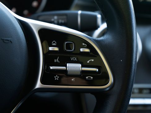 Used 2021 Mercedes-Benz GLC 300 300 image 21