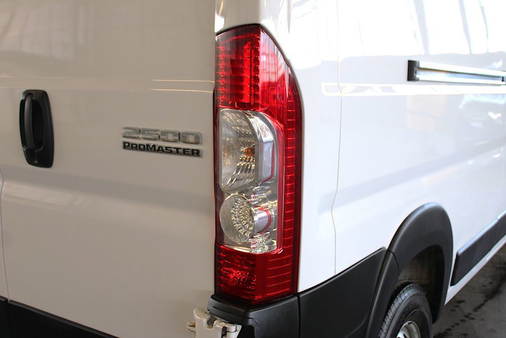 Used 2024 RAM ProMaster 2500 w/ Convenience Group FWD image 24