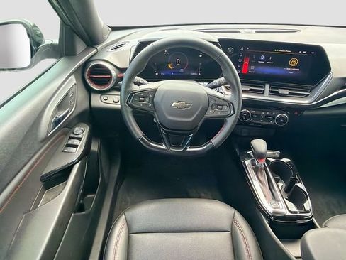 Used 2025 Chevrolet Trax RS w/ Driver Confidence Package FWD image 16
