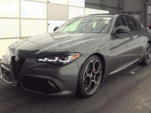 Used 2024 Alfa Romeo Giulia Veloce image 1