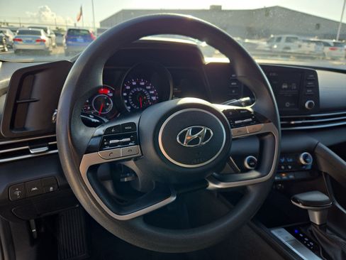 Used 2021 Hyundai Elantra SEL FWD image 16