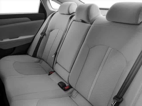 Used 2016 Hyundai Sonata SE image 9