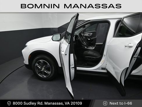 Used 2023 Chevrolet Blazer LT AWD/4WD image 13