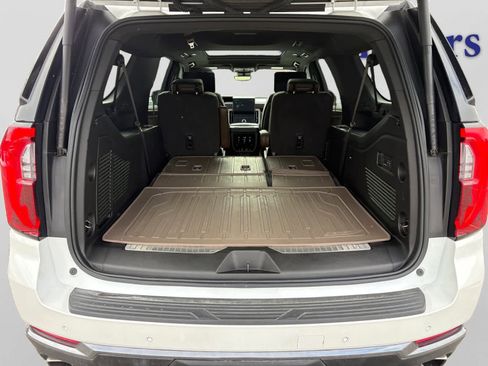 Used 2025 GMC Yukon XL Denali Ultimate w/ LPO, Floor Liner Package image 6