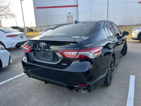 Used 2018 Toyota Camry XSE image 3