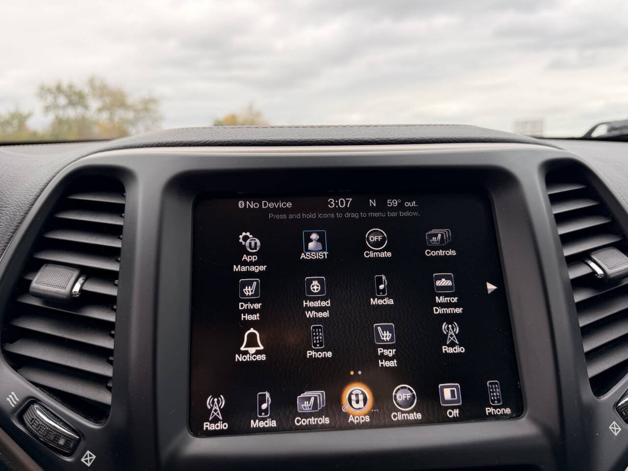 Used 2016 Jeep Cherokee Latitude w/ Comfort/Convenience Group AWD/4WD image 17