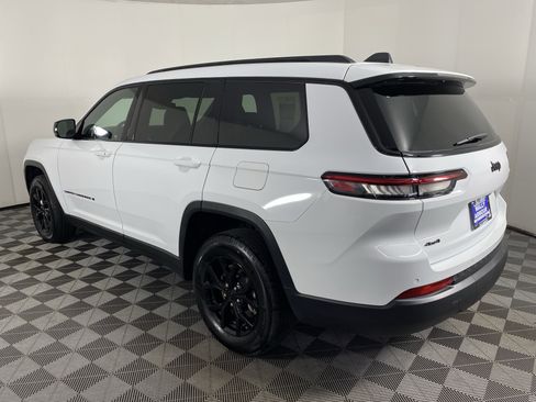 Used 2024 Jeep Grand Cherokee L Altitude AWD/4WD image 10