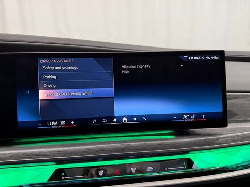 Used 2024 BMW 740i xDrive image 32