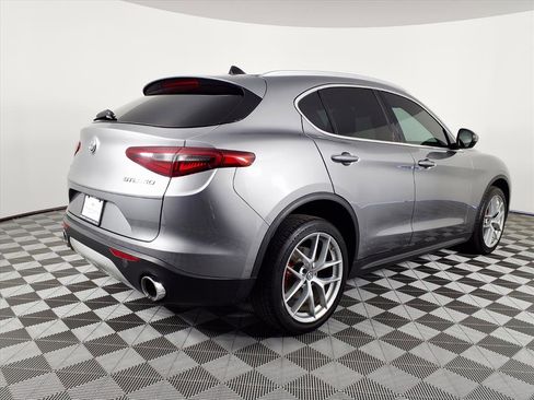Used 2018 Alfa Romeo Stelvio Ti image 4