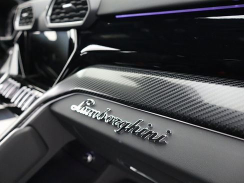 Used 2020 Lamborghini Urus image 42