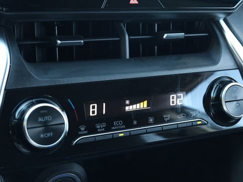 Used 2024 Toyota Venza LE image 20