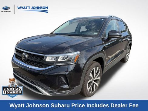 Used 2024 Volkswagen Taos SE FWD image 1