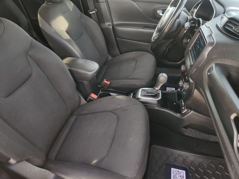 Used 2018 Jeep Renegade Altitude image 15