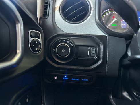 Used 2024 Jeep Wrangler Unlimited AWD/4WD image 18