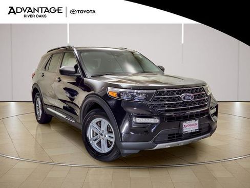 Used 2024 Ford Explorer XLT w/ Equipment Group 202A AWD/4WD image 2